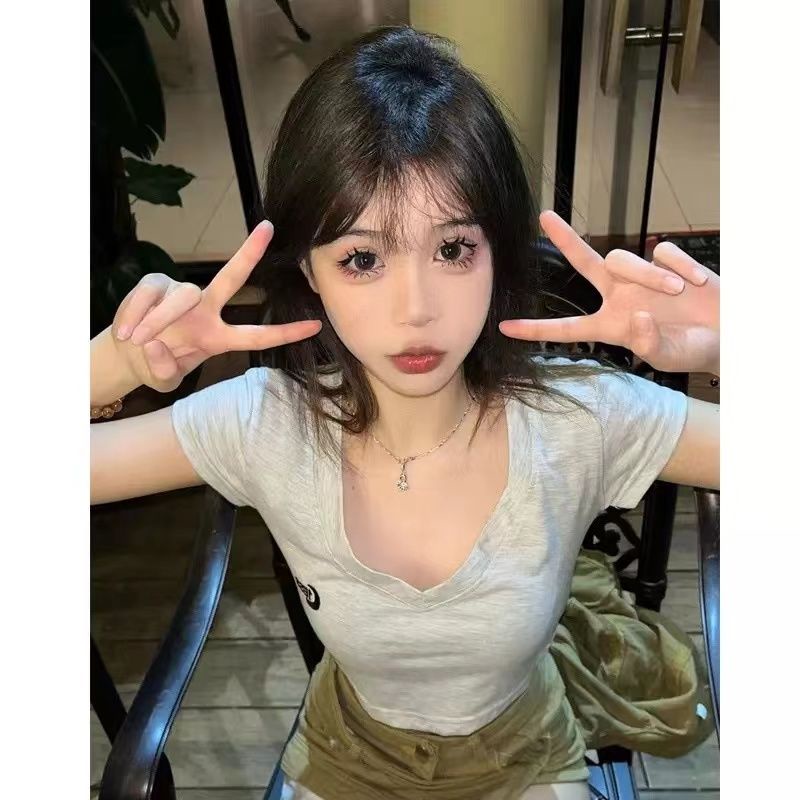 Áo Thun Nữ Ngắn Tay Cổ Chữ V Thêu Hoa Thời Trang