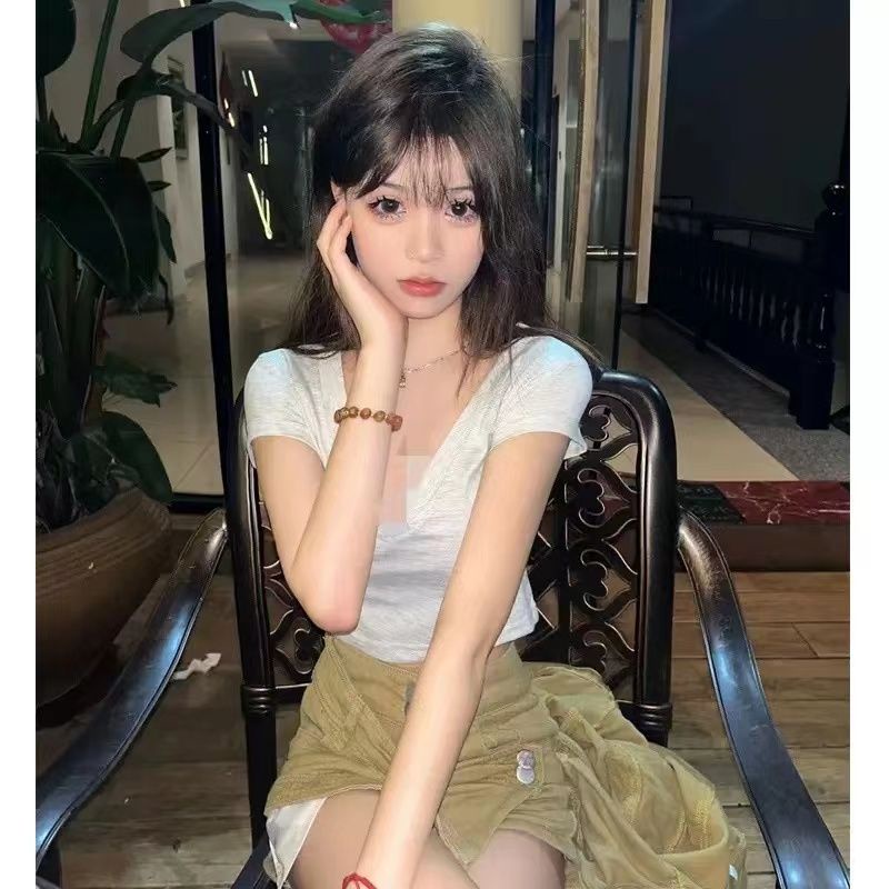 Áo Thun Nữ Ngắn Tay Cổ Chữ V Thêu Hoa Thời Trang