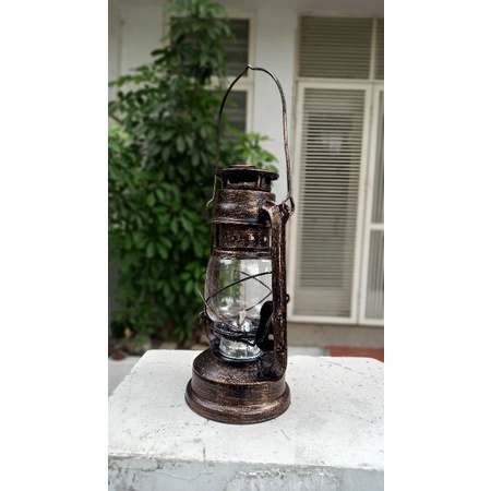 Đèn bão trang trí dùng dầu  cao 24cm chất liệu sắt dùng để dã ngoại, sưu tầm, trang trí quán cafe