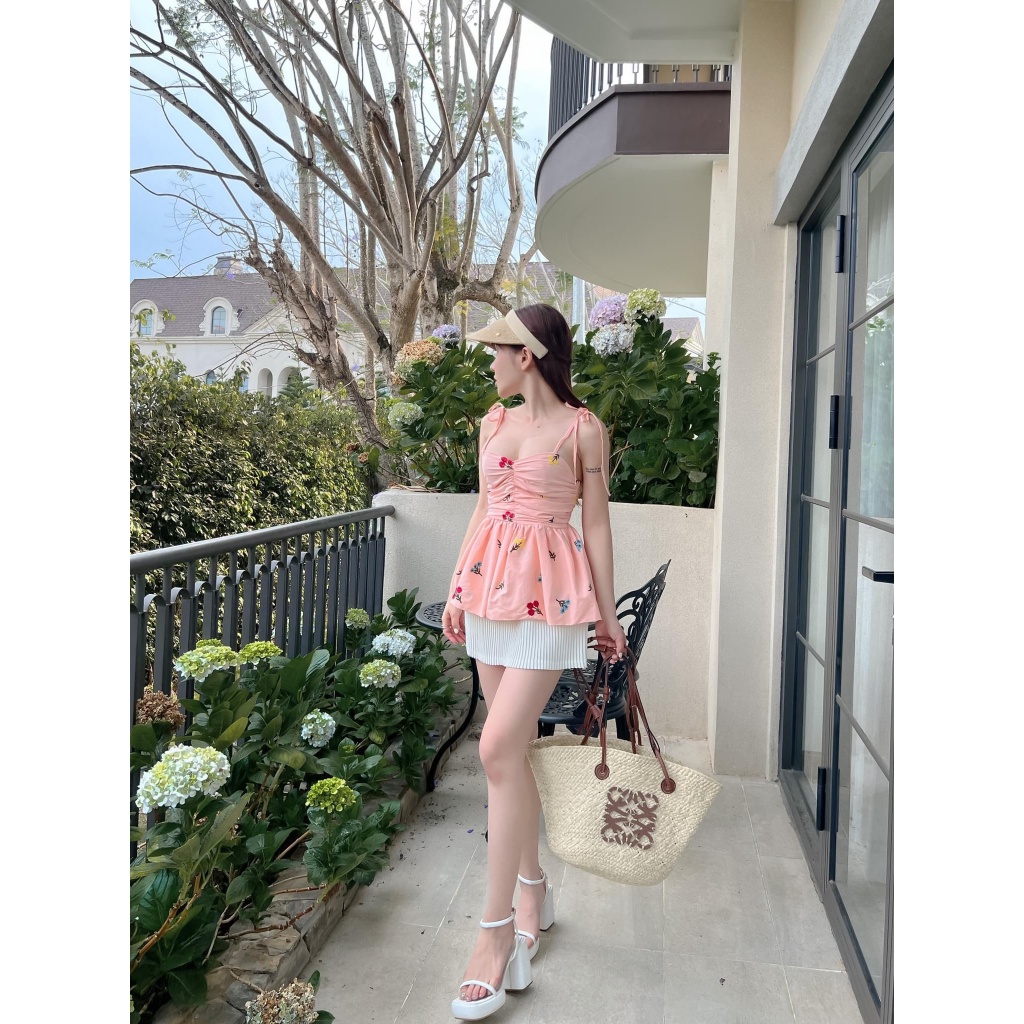 Set áo 2 dây peplum thêu hoa nhíu ngực kèm chân váy xếp ly Hari Fashion Freesize - SR195