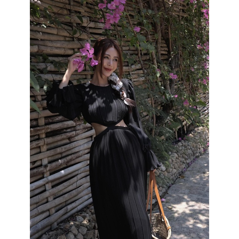 ĐẦM MAXI ĐEN XẾP LY TAY LOE CUT-OUT EO vani