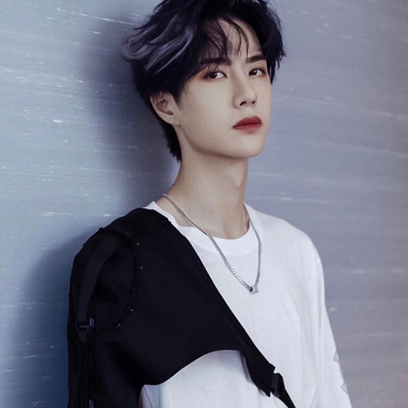 Vòng cổ Mặt Vuông Wang Yibo Phong Cách hip hop Nhật Bản Dễ Phối Đồ Thời Trang Cho Nam Và Nữ