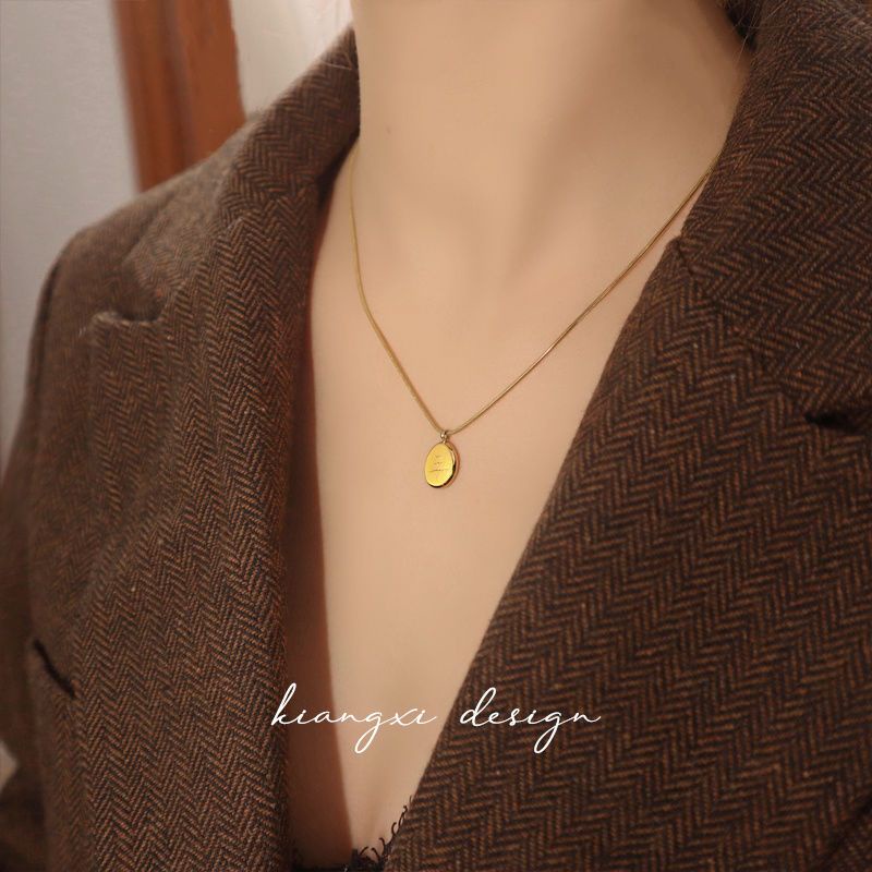 Vòng cổ Seiko!!! Vòng cổ Chữ Tiếng Anh Sang Trọng Nhẹ Nhàng Và Đa Năng Không Phai Màu Thiết Kế niche Cá Tính Mùa Hè Cho Nữ