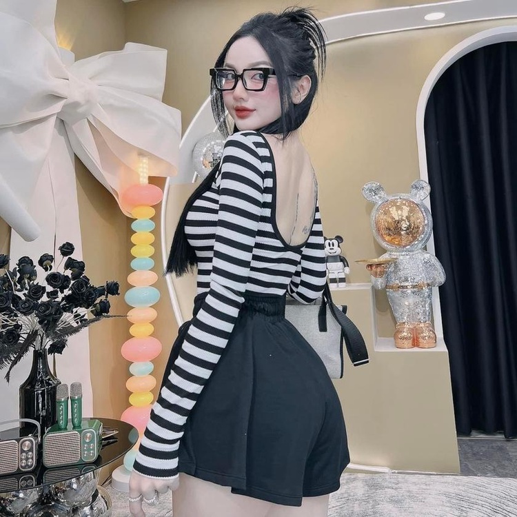 M427 - Set áo thun sọc tay dài hở lưng kèm quần váy trendy