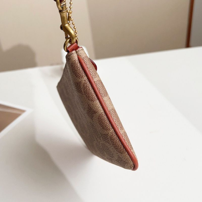 VÍ COACH SMALL WRISTLET IN SIGNATURE CANVAS