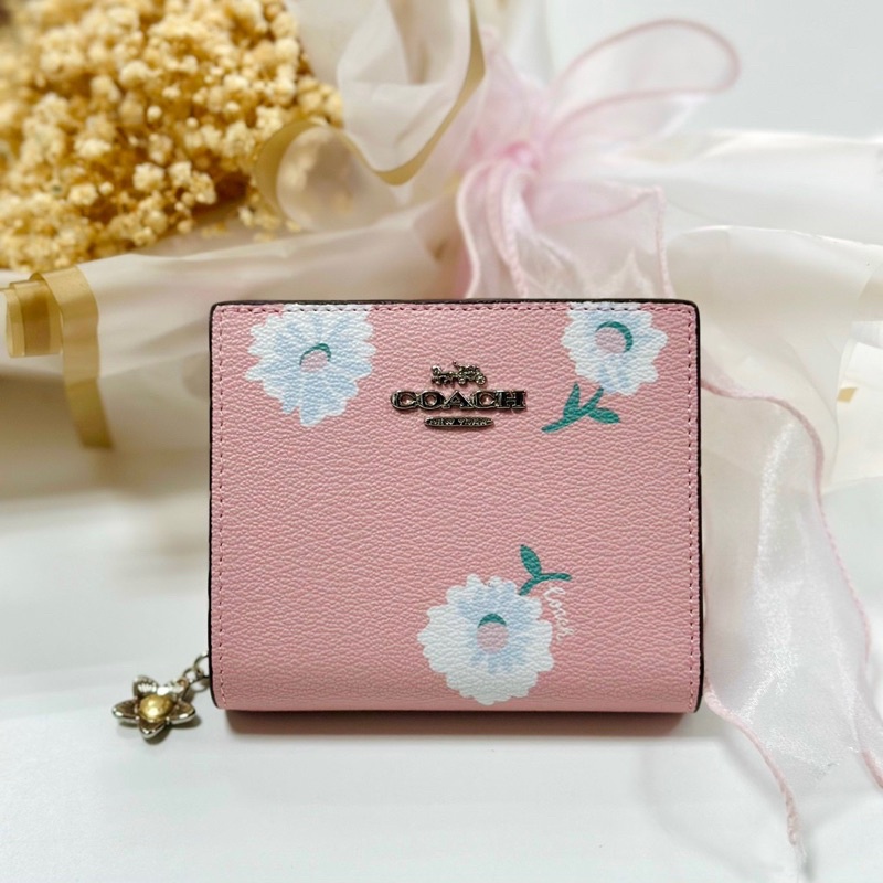 Ví Coach ngắn đơn giản, dễ sử dụng, nhiều ngăn, chất da đẹp, kiểu dáng dễ thương