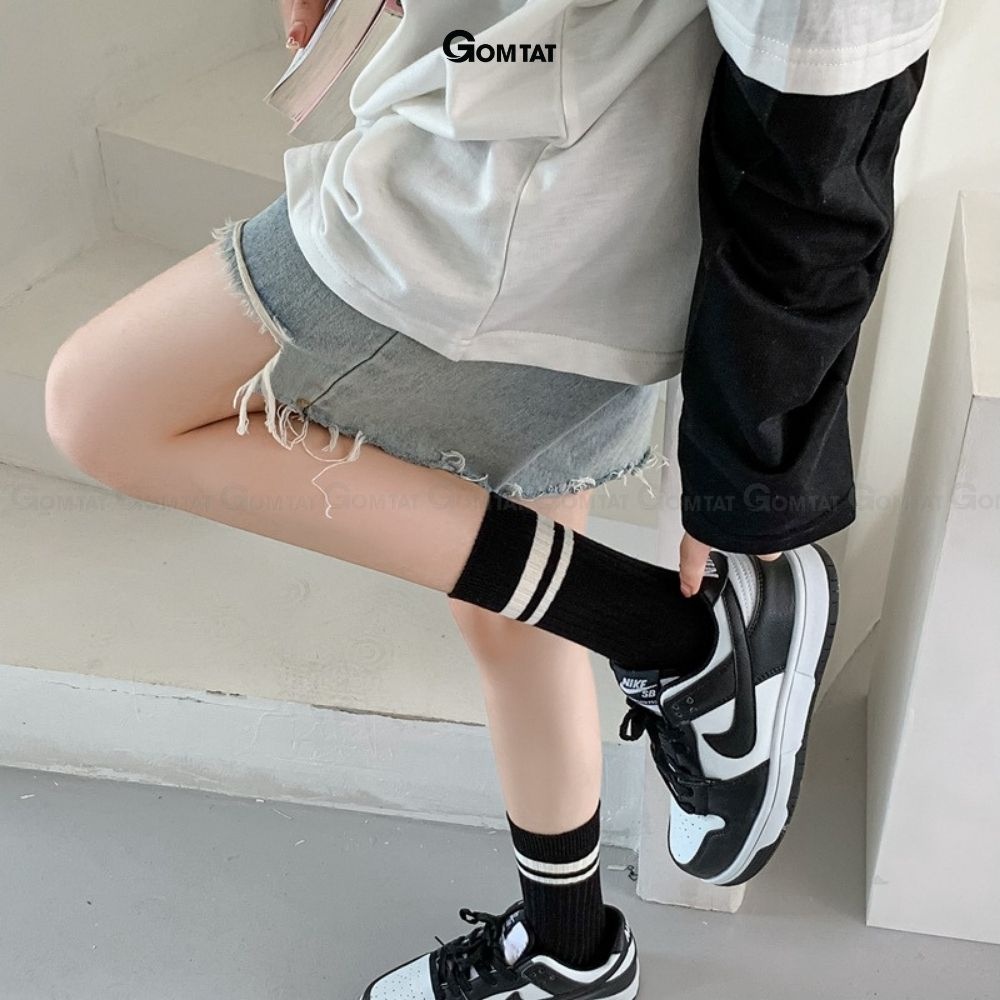 Tất cổ cao nam nữ GOMTAT, sọc trắng đen phong cách Hàn Quốc, chất liệu cotton mềm mại êm chân - CAODENTRANG-PO-3016-1DOI