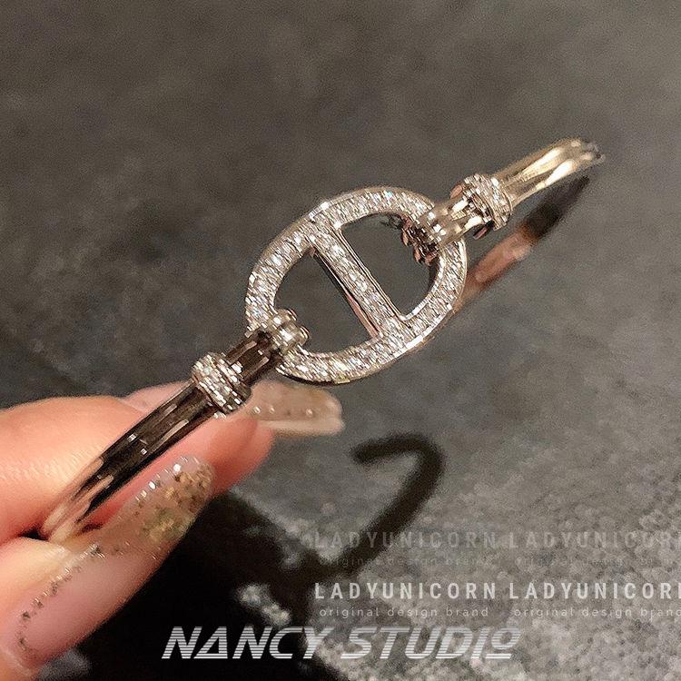 Toàn Bộ Vòng Đeo Tay Đính Kim Cương Giả Siêu Nhẹ Thời Trang 2023 Dễ Phối Đồ