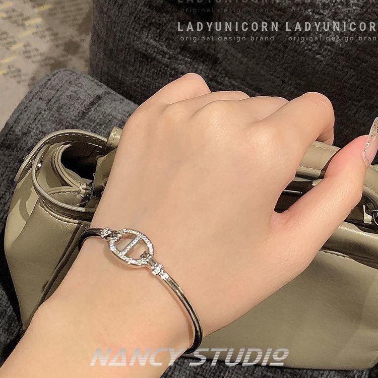 Toàn Bộ Vòng Đeo Tay Đính Kim Cương Giả Siêu Nhẹ Thời Trang 2023 Dễ Phối Đồ