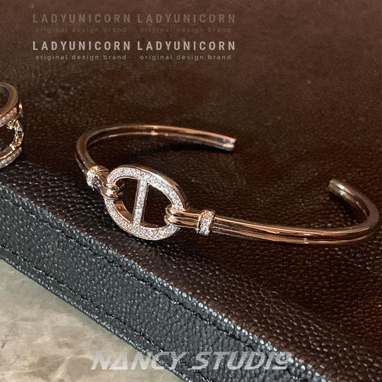 Toàn Bộ Vòng Đeo Tay Đính Kim Cương Giả Siêu Nhẹ Thời Trang 2023 Dễ Phối Đồ