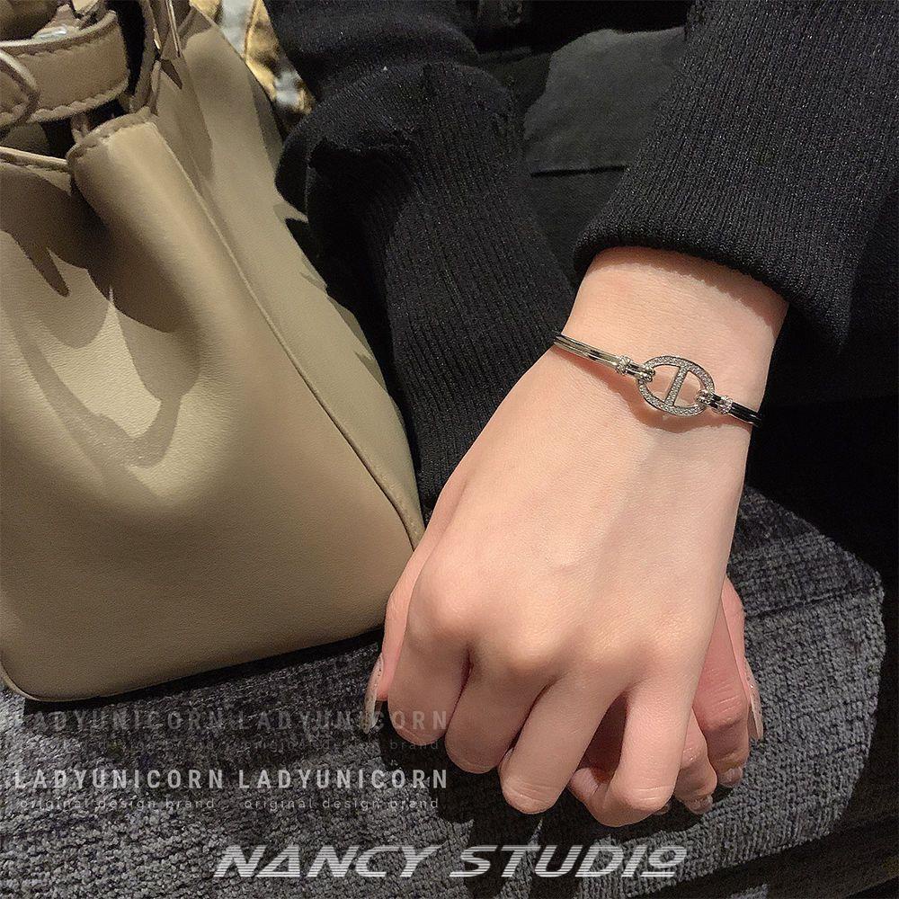 Toàn Bộ Vòng Đeo Tay Đính Kim Cương Giả Siêu Nhẹ Thời Trang 2023 Dễ Phối Đồ