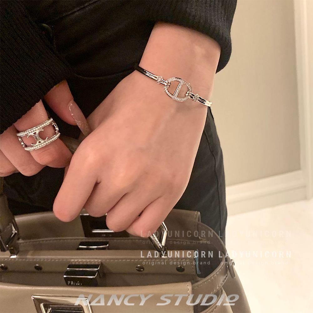 Toàn Bộ Vòng Đeo Tay Đính Kim Cương Giả Siêu Nhẹ Thời Trang 2023 Dễ Phối Đồ