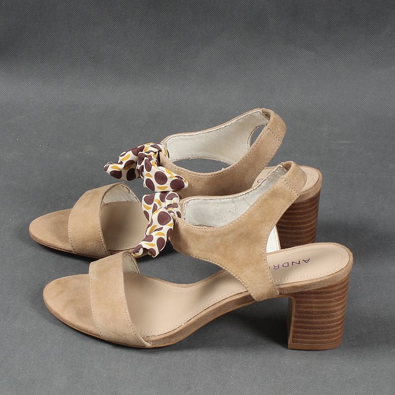 Giày Sandal Cao Gót Mùa Hè 2023 Phong Cách Mới Chính Hãng Hở Ngón Có Dây Đeo Chân Dày Dặn Đơn Giản Cho Nữ