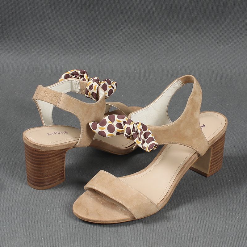 Giày Sandal Cao Gót Mùa Hè 2023 Phong Cách Mới Chính Hãng Hở Ngón Có Dây Đeo Chân Dày Dặn Đơn Giản Cho Nữ