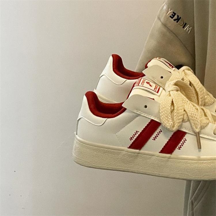 Giày Thể Thao Đế Dày Thoải Mái Màu Trắng Thiết Kế Vỏ Sò Cổ Điển Thời Trang Xuân Hè Cho Nữ