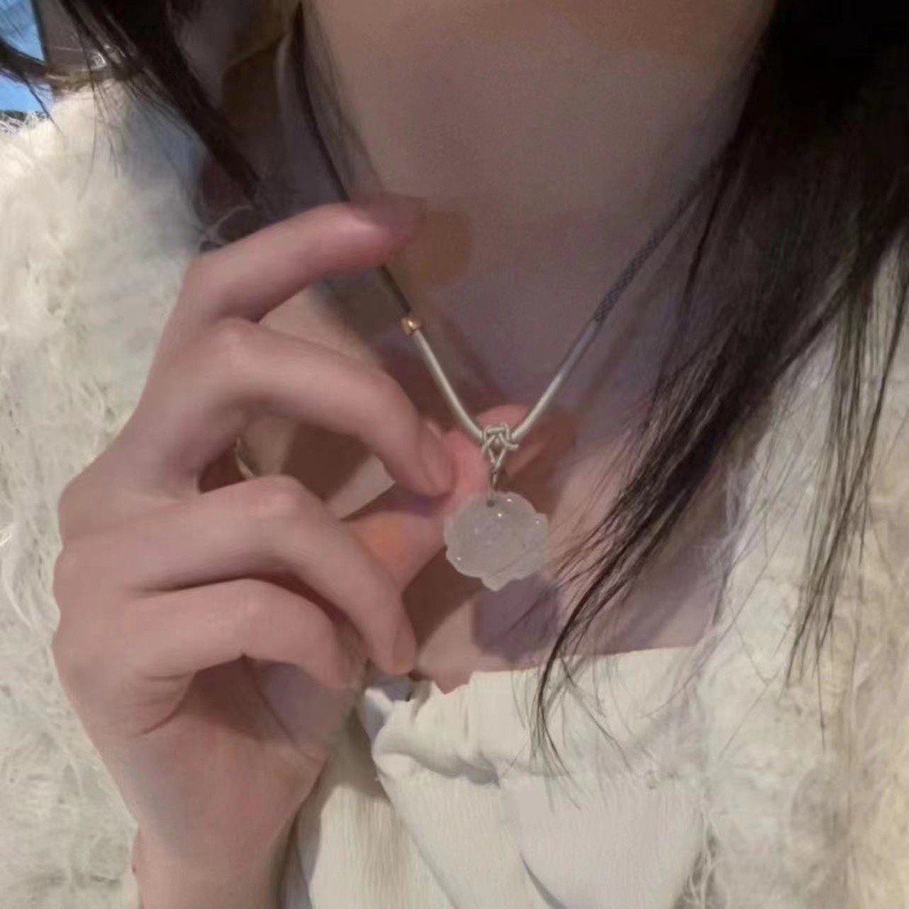 Vòng Cổ Ổ Khóa An Toàn Hình Hoa Sen Nhỏ Ruyi Thiết Kế Độc Đáo Cho Nữ