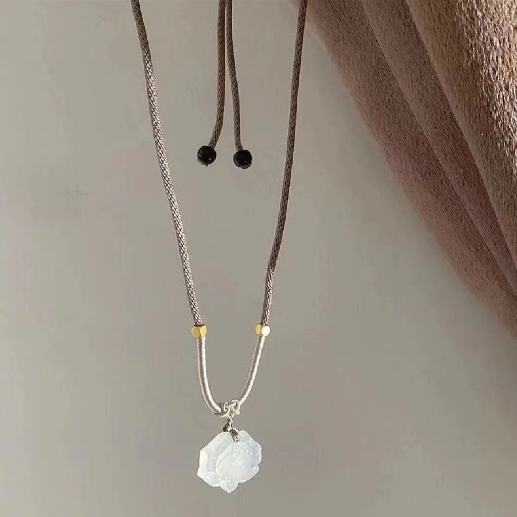 Vòng Cổ Ổ Khóa An Toàn Hình Hoa Sen Nhỏ Ruyi Thiết Kế Độc Đáo Cho Nữ