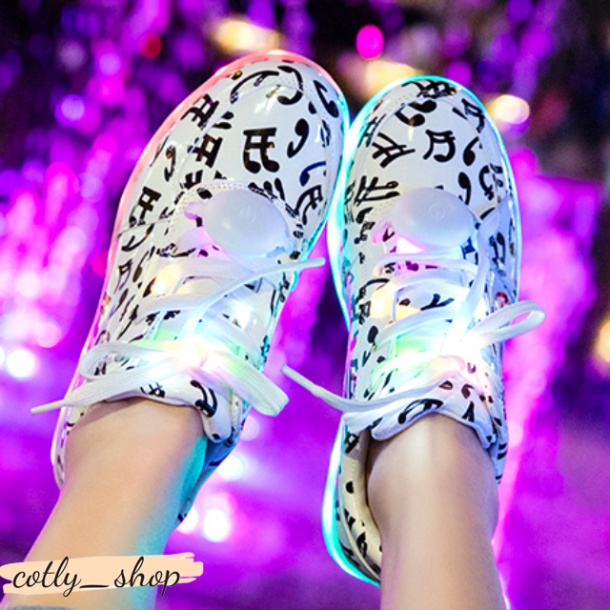 Giày thắp sáng Nốt nhạc giới tính 8 cơ chế Sáng đổi mới Màu.Giày Sport đèn LED chiếu sáng