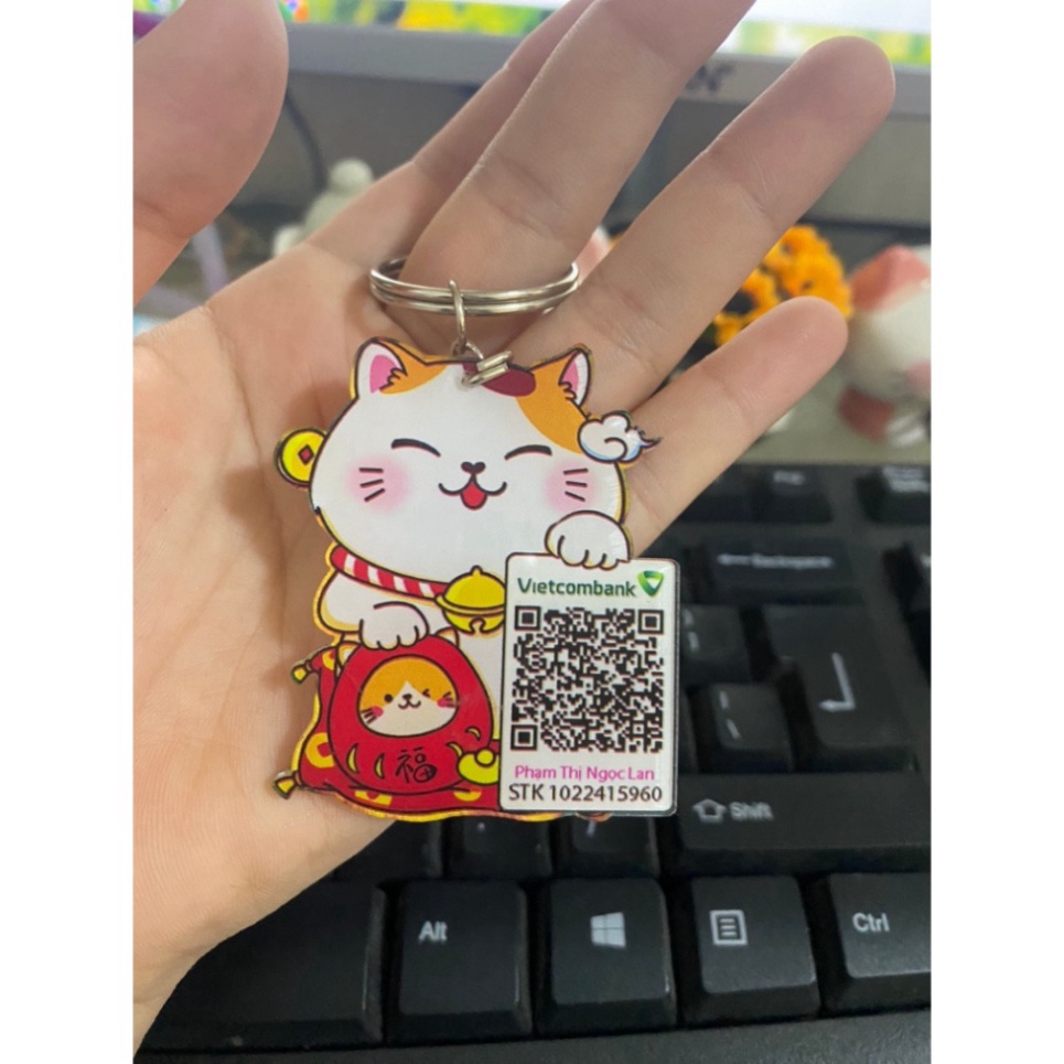 Móc khóa in hình mèo thần tài, in mã qr chất liệu mica siêu đẹp.