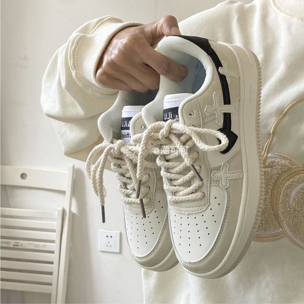 Giày Thể Thao Trắng Đan Dây Chéo Hình Trái Tim Phong Cách Hong Kong Hợp Thời Trang Cho Nữ