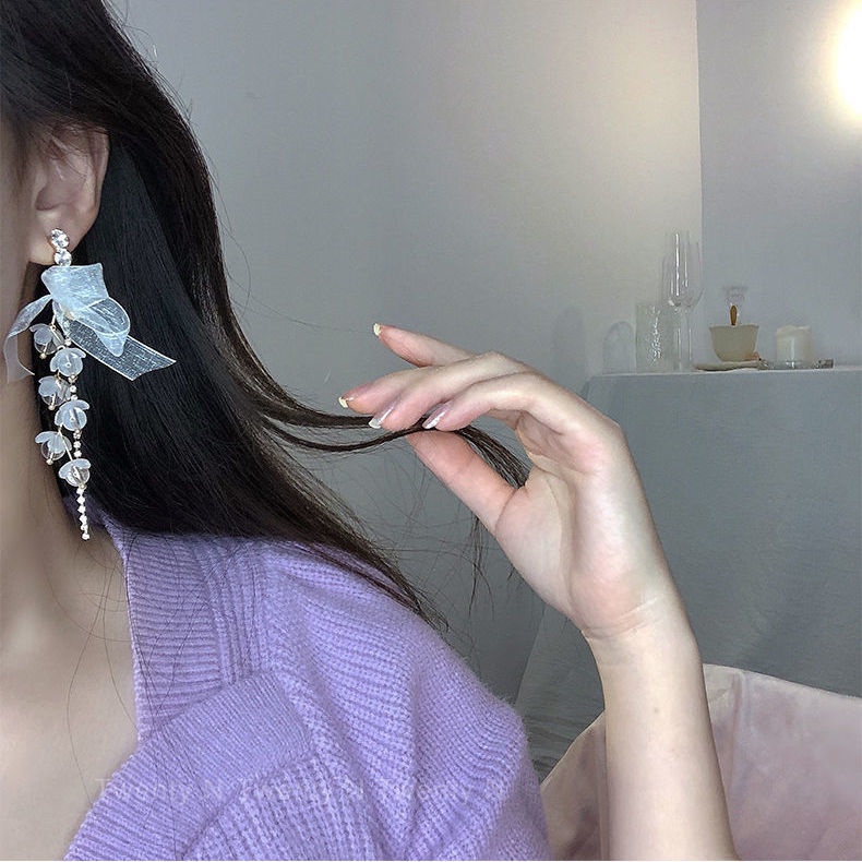 Khuyên Tai Tua Rua Dài Đính Đá Sang Trọng