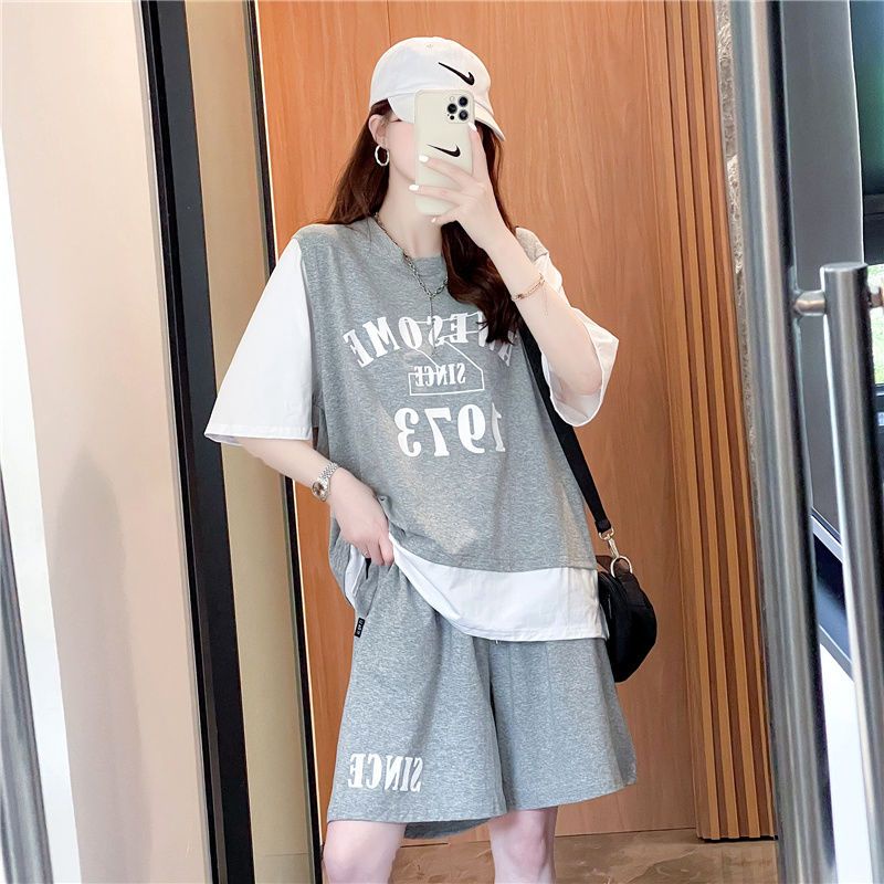 Set Áo Thun Ngắn Tay Giả Hai Lớp + Quần Short Thời Trang Thể Thao Năng Động Cho Nữ