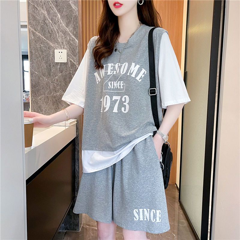 Set Áo Thun Ngắn Tay Giả Hai Lớp + Quần Short Thời Trang Thể Thao Năng Động Cho Nữ