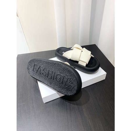 Dép bánh mì  Dép đế dày mùa hè 2023