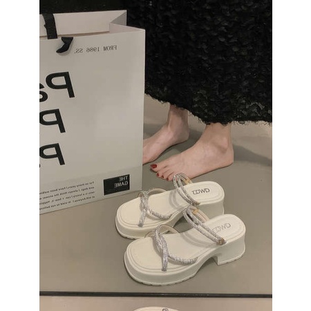 Dép lê quai ngang đính đá thời trang mới mùa hè 2023