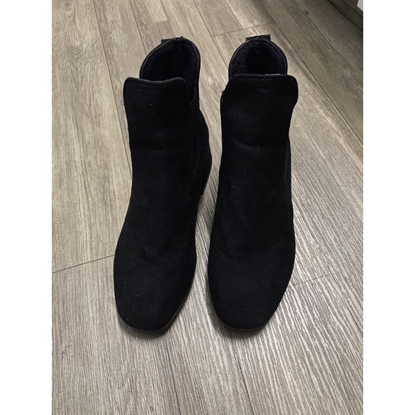 pass Boot da lộn cổ ngắn màu đen size 235 (37-38)