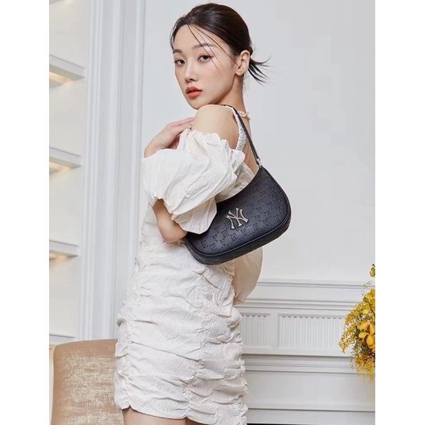 Túi kẹp nách M LB NY HOBO size 23 xuất xịn