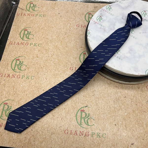 Cà vạt nam mẫu thắt sẵn dây kéo 6cm màu xanh đen xước mưa mẫu mới nhất 2023 Giangpkc