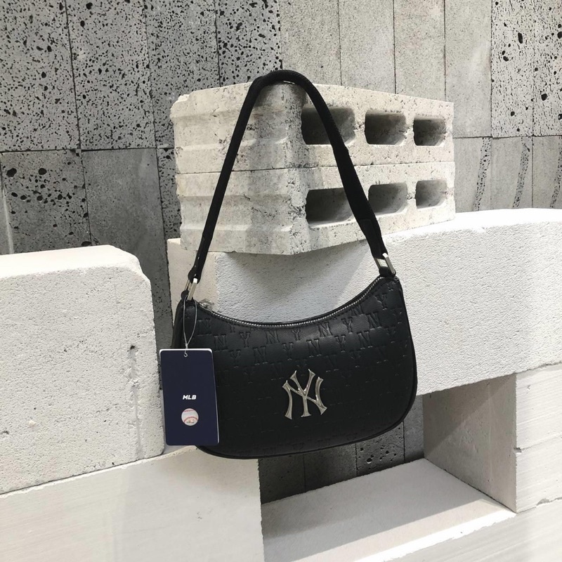 Túi kẹp nách M LB NY HOBO size 23 xuất xịn