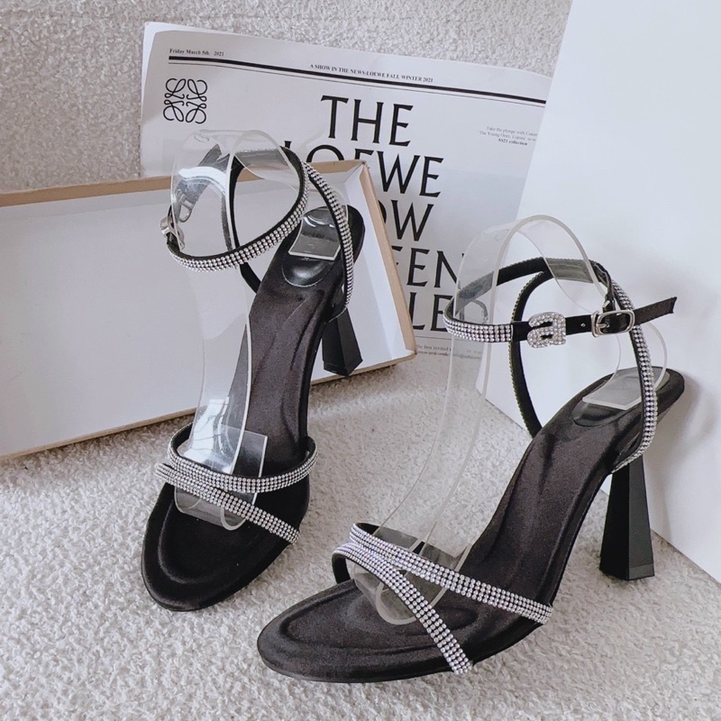 Sandal gót vuông quai đá trắng đen