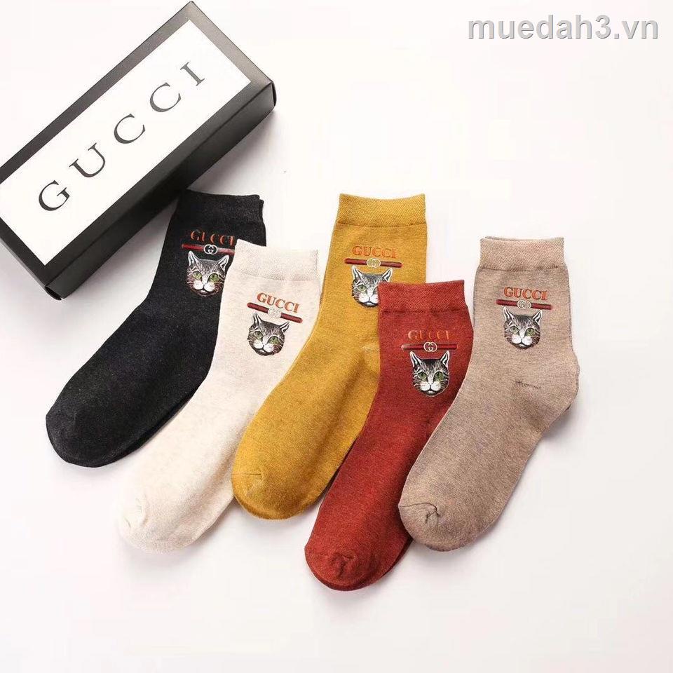 Vớ Thể Thao Dài Trung Bình Màu Đỏ Và Xanh Dương cotton GUCCI Làm Quà Tặng Cho Cặp Đôi