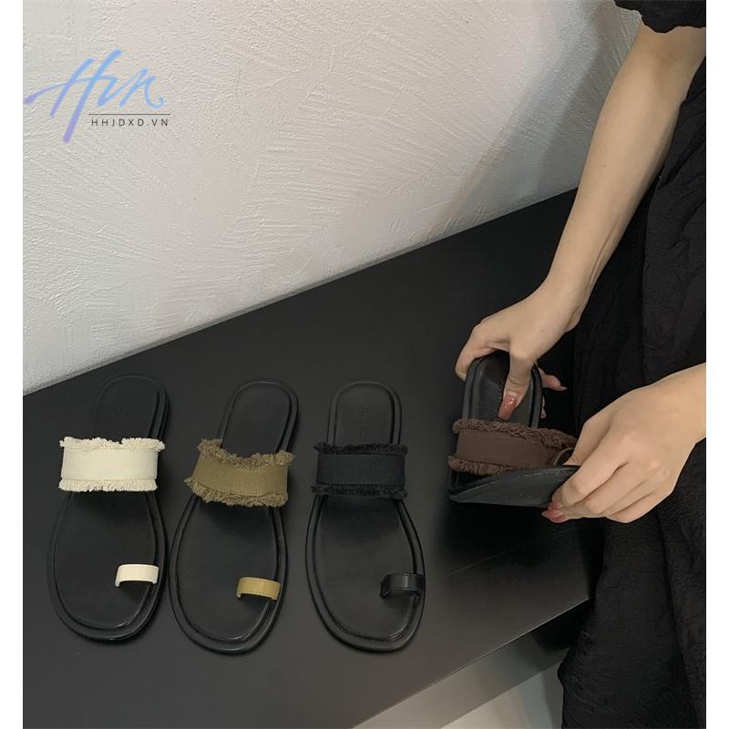 Dép Sandal Xỏ Ngón Đế Bằng Mũi Vuông Phong Cách Mới Thời Trang Xuân Hè Dễ Phối Đồ