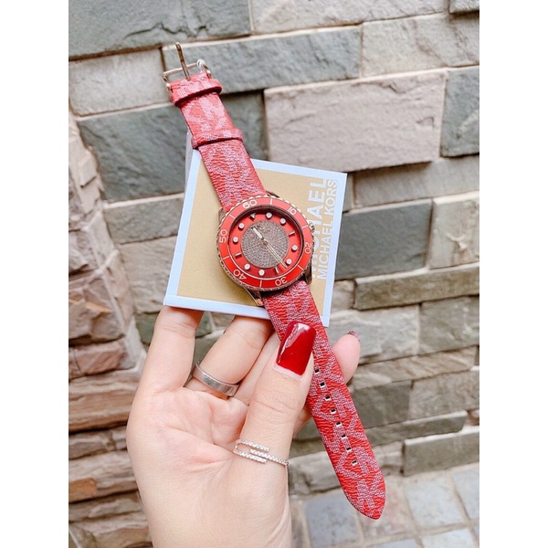 Đồng hồ nữ dây da đỏ Michael Kors MK7179 Size to 39mm