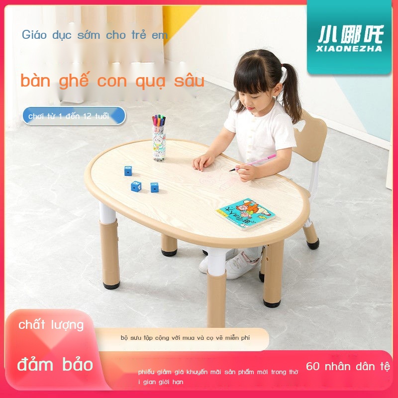 Bàn ghế học sinh rút có thể nâng lên hạ xuống để viết
