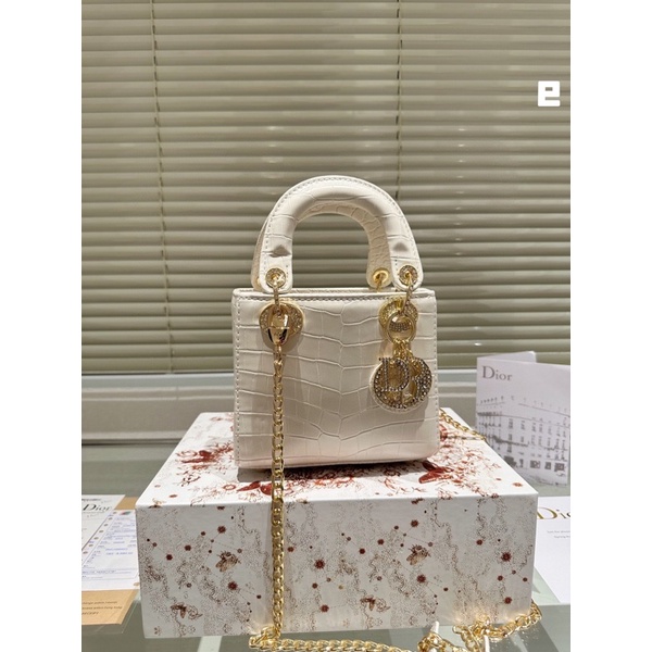 Túi xách dior màu trắng size 17 cm túi super full box rất xinh