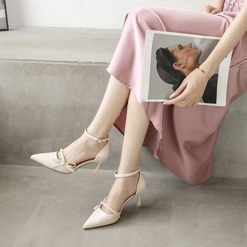 Giày Cao Gót Mũi Nhọn Màu Trắng Phối Khóa Thời Trang Mùa Hè 2022