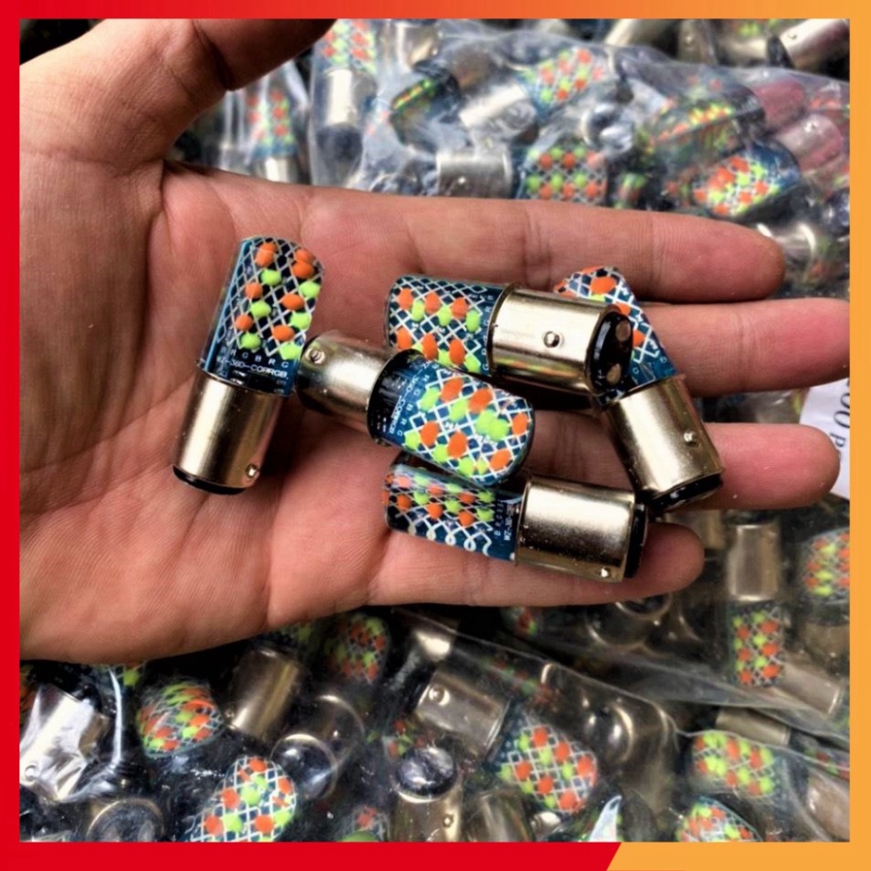 Đèn Hậu Led Hiệu Ứng  7 Màu Chớp Nháy F1 Khi Phanh  Phủ Silicol Hiệu Ứng Siêu Đẹp cho Xe Máy + Ô Tô 12V