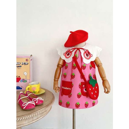 Váy vest không tay cổ bẻ lớn dâu tây cho bé gái
