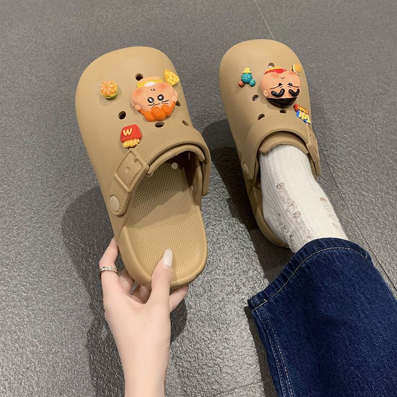 Giày Sandal Mùa Hè Đế Dày Đục Lỗ In Hình Shin-Chan Dễ Thương Dễ Phối Đồ Cho Nữ Sinh