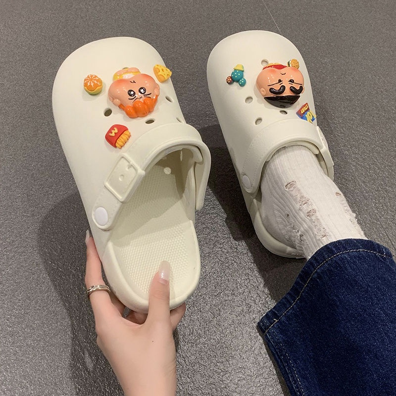 Giày Sandal Mùa Hè Đế Dày Đục Lỗ In Hình Shin-Chan Dễ Thương Dễ Phối Đồ Cho Nữ Sinh