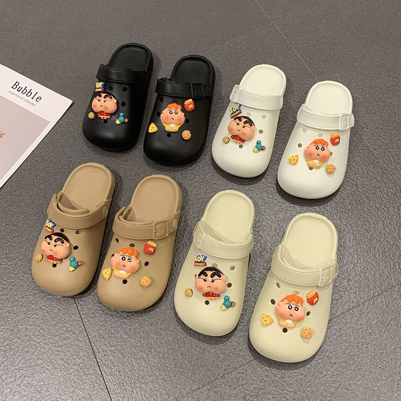 Giày Sandal Mùa Hè Đế Dày Đục Lỗ In Hình Shin-Chan Dễ Thương Dễ Phối Đồ Cho Nữ Sinh