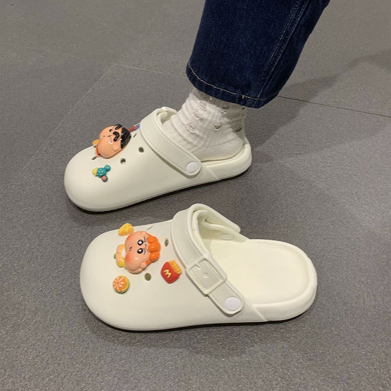 Giày Sandal Mùa Hè Đế Dày Đục Lỗ In Hình Shin-Chan Dễ Thương Dễ Phối Đồ Cho Nữ Sinh