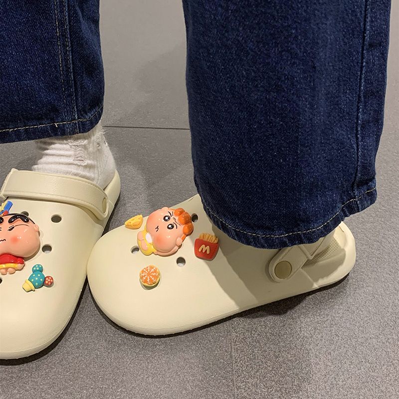 Giày Sandal Mùa Hè Đế Dày Đục Lỗ In Hình Shin-Chan Dễ Thương Dễ Phối Đồ Cho Nữ Sinh