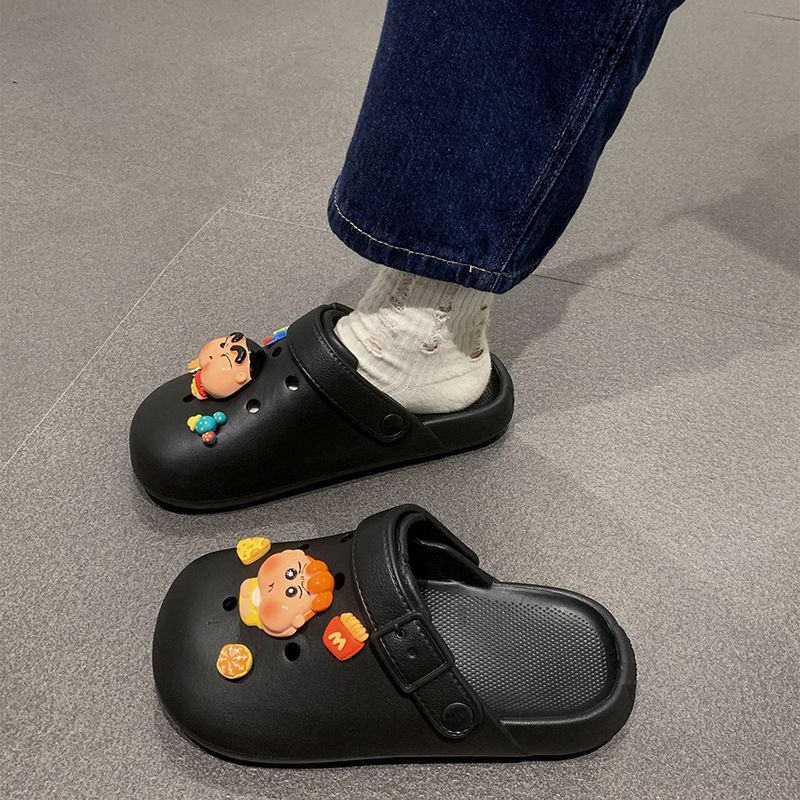 Giày Sandal Mùa Hè Đế Dày Đục Lỗ In Hình Shin-Chan Dễ Thương Dễ Phối Đồ Cho Nữ Sinh