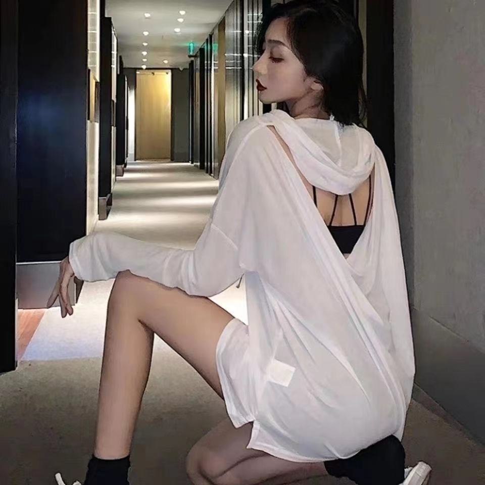 Áo Thun Tay Dài Có Mũ Trùm Vải Lụa Lạnh Mỏng Thiết Kế Khoét Rỗng Phong Cách Mới Quyến Rũ Cho Nữ