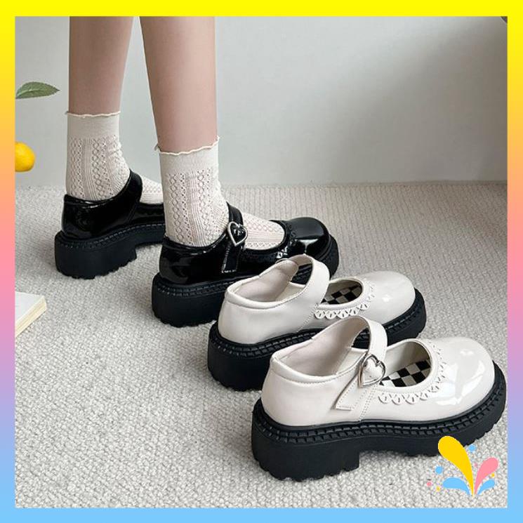 Giầy đế dày mũi tròn màu trơn phối viền xinh xắn cùng quai ngang trái tim phong cách Anh